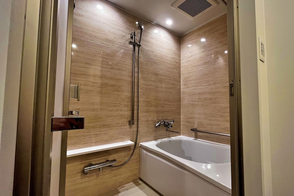 ファミリーツイン [スカイフロア(14~16F)] 禁煙 バスルーム1 | ラジェントホテル沖縄那覇