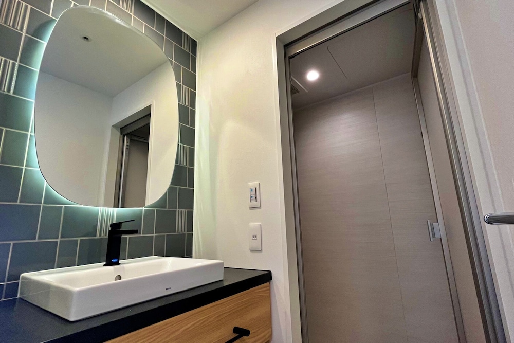 モデレートダブル (シャワーブースタイプ) [スカイフロア(14~16F)] 禁煙 バスルーム1 | ラジェントホテル沖縄那覇