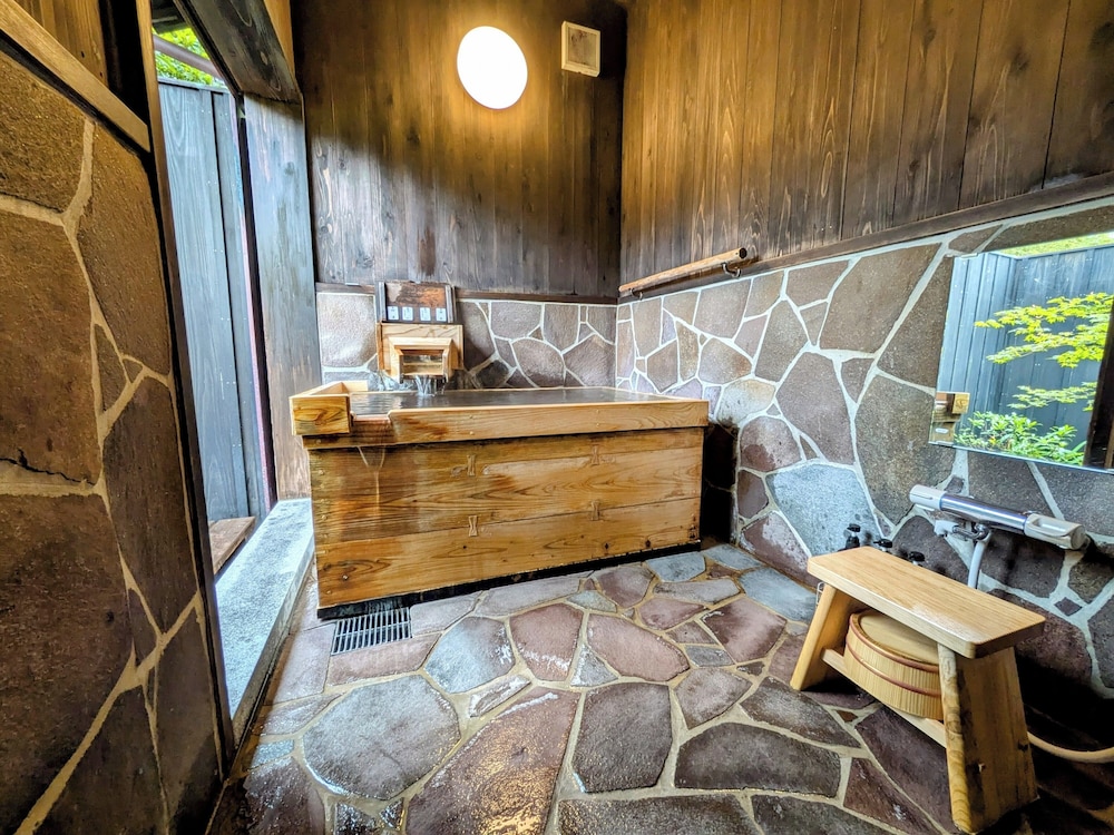 コンフォート 4 人部屋 禁煙 別館 | 源泉かけ流し湯宿「長生庵」