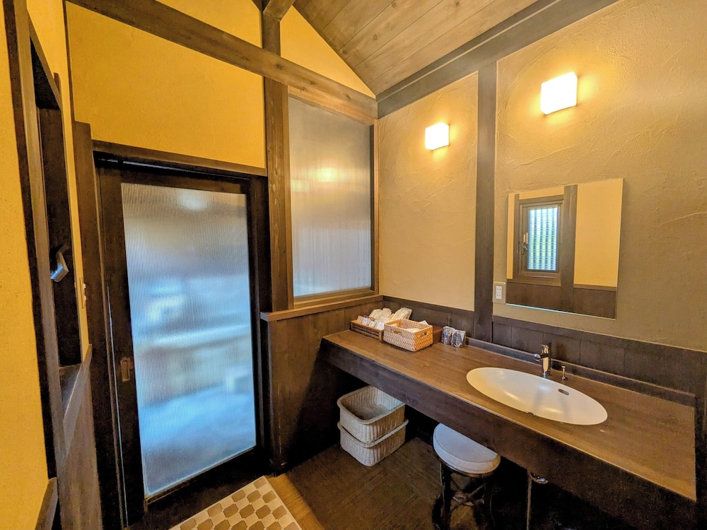 コンフォート 4 人部屋 禁煙 別館 客室6 | 源泉かけ流し湯宿「長生庵」