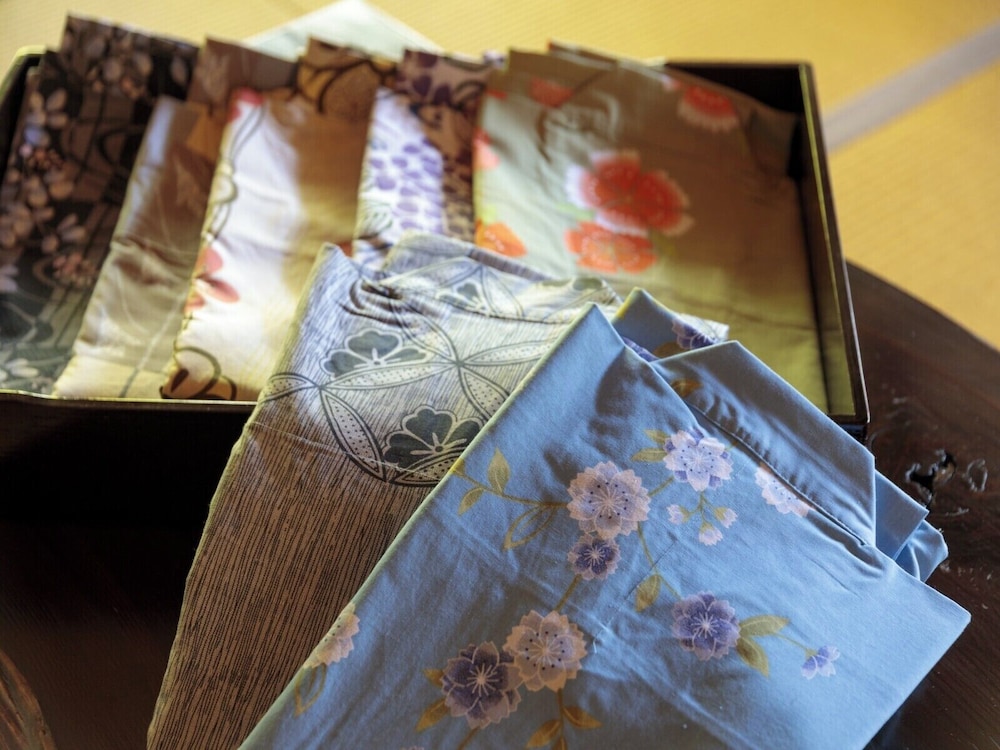 スタンダード 4 人部屋 禁煙 客室の設備とサービス0 | 源泉かけ流し湯宿「長生庵」