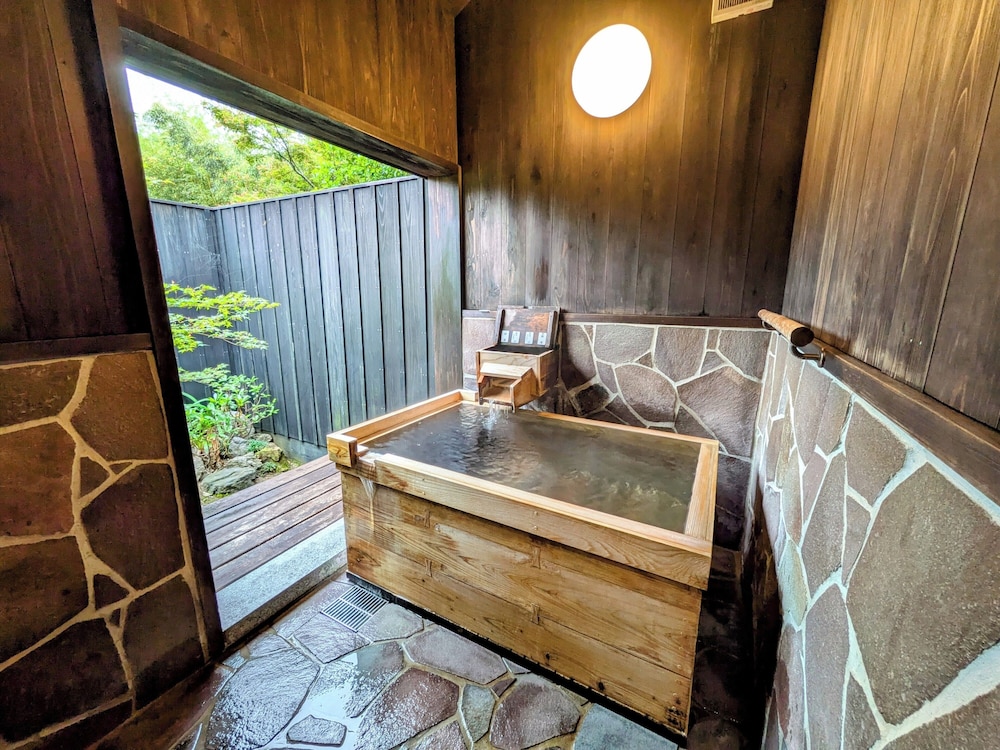 コンフォート 4 人部屋 禁煙 別館 客室1 | 源泉かけ流し湯宿「長生庵」