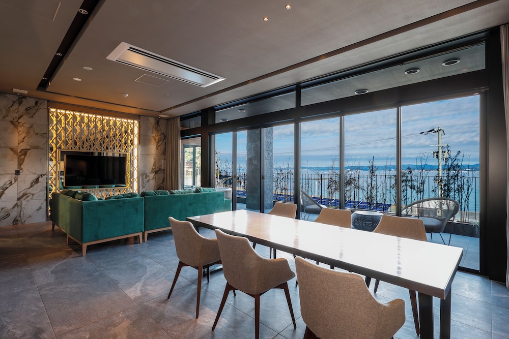 客室1 | FIVE SPRING RESORT THE SHIRAHAMA