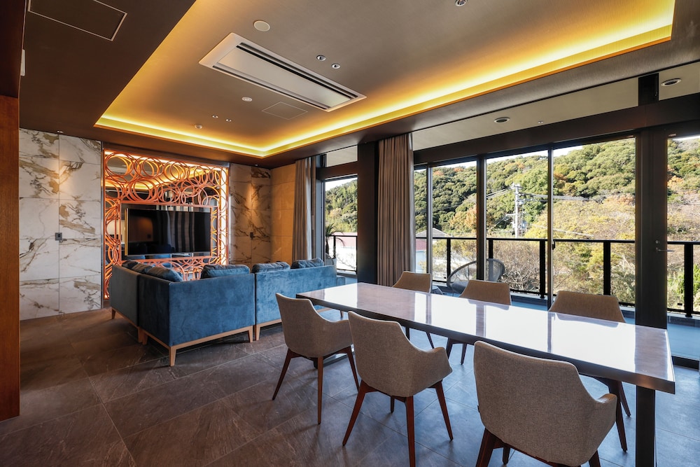 Giraffe2F | FIVE SPRING RESORT THE SHIRAHAMA