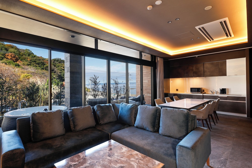 Giraffe1F | FIVE SPRING RESORT THE SHIRAHAMA