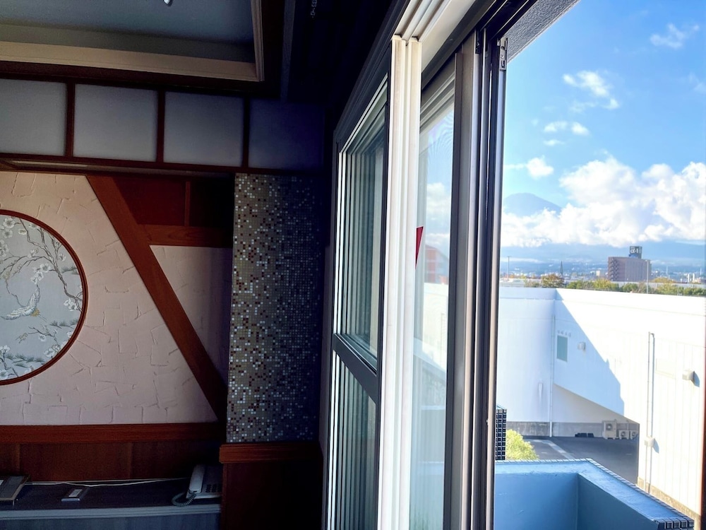 デザイン ツインルーム マウンテンビュー 部屋からの景観0 | 富士OUTLET温泉ホテル