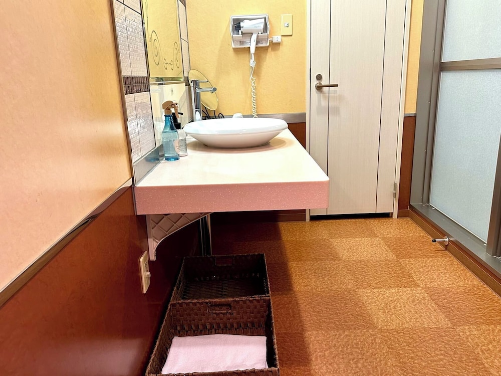 デラックス ツインルーム シティビュー 客室2 | 富士OUTLET温泉ホテル