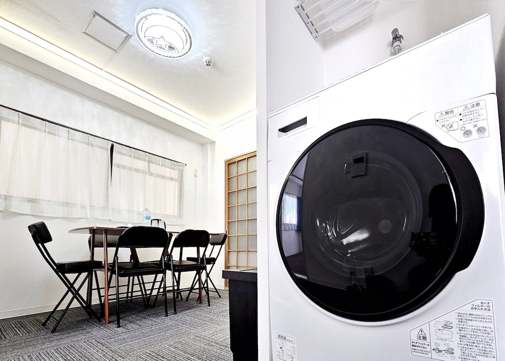 ファミリー ルーム 禁煙 リビング エリア1 | K Hotel Namba