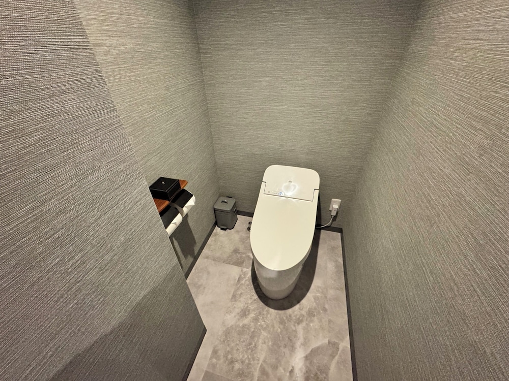 ツインルーム シングルベッド 2 台 禁煙 サウナ 客室2 | サウナホテル岐阜