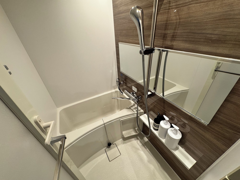 ダブルルーム ダブルベッド 1 台 禁煙 サウナ バスルーム0 | サウナホテル岐阜