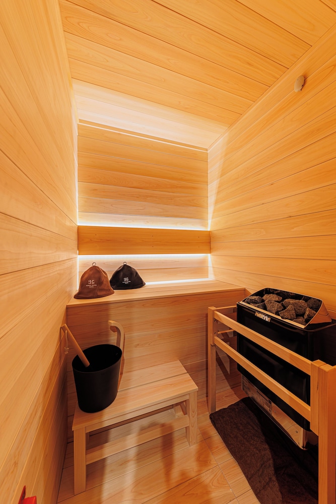 ツインルーム シングルベッド 2 台 禁煙 サウナ 客室1 | サウナホテル岐阜