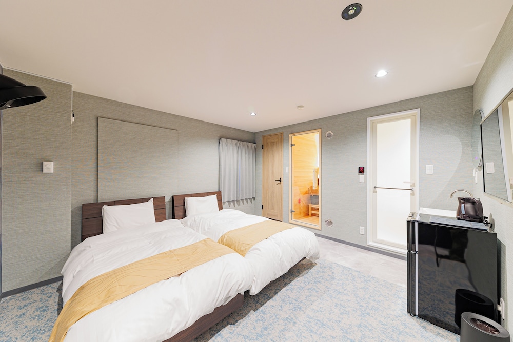 ツインルーム シングルベッド 2 台 禁煙 サウナ | サウナホテル岐阜