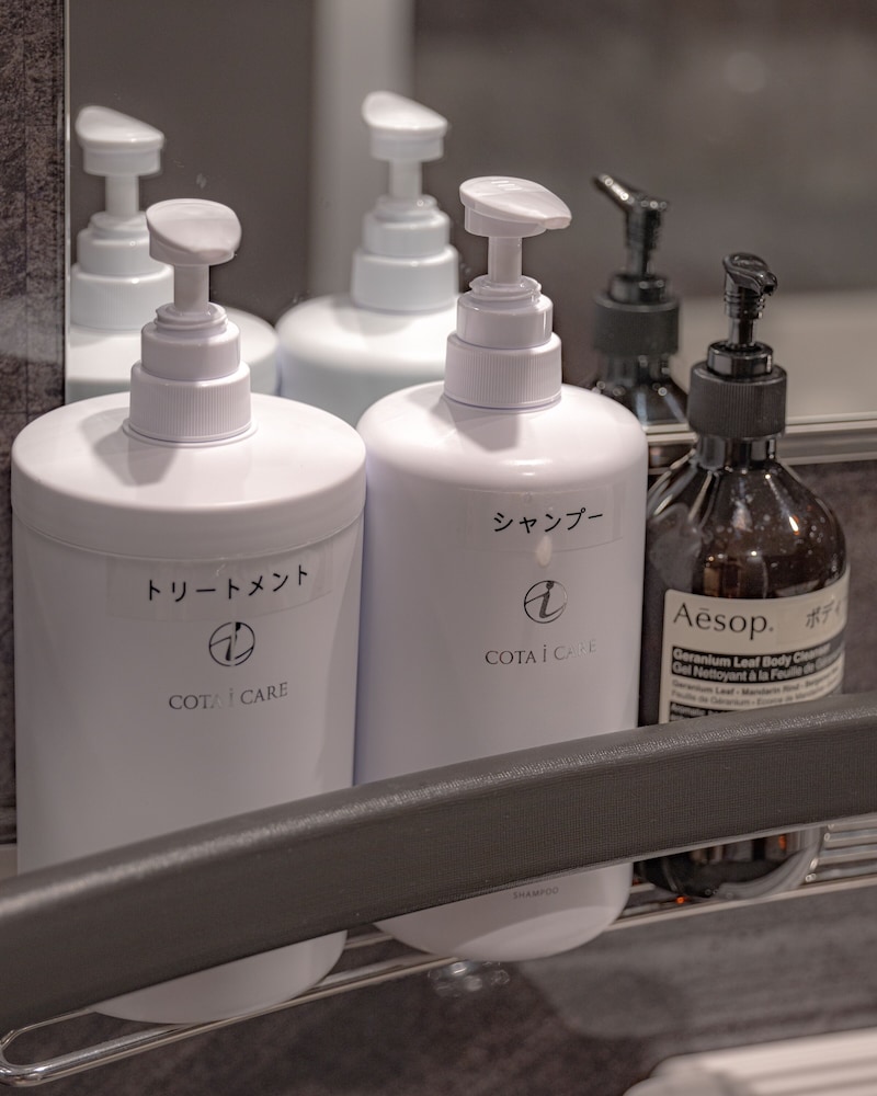 ダブルルーム クイーンベッド 1 台 禁煙 サウナ バスルーム1 | サウナホテル岐阜