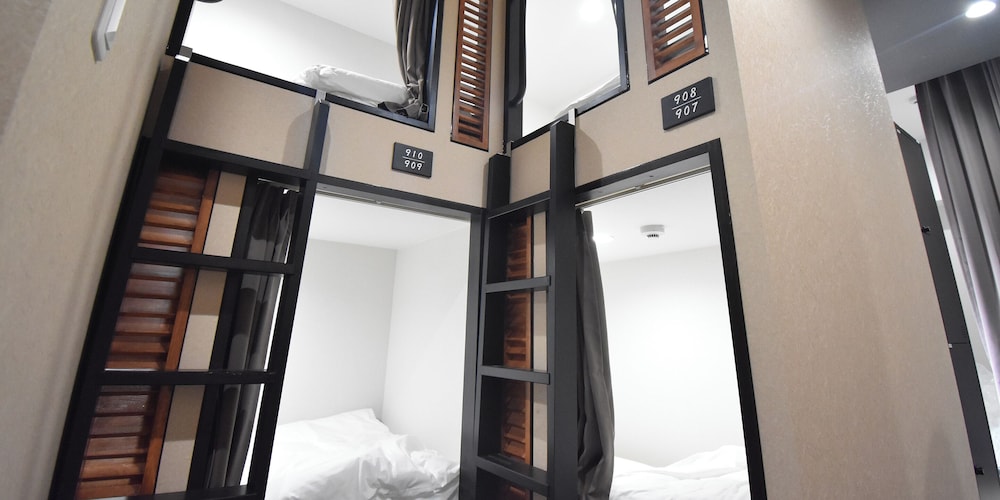 ベーシック 4 人部屋 男女共用ドミトリー | HOTEL WINDS ASAKUSA Capsule Inn - ホステル