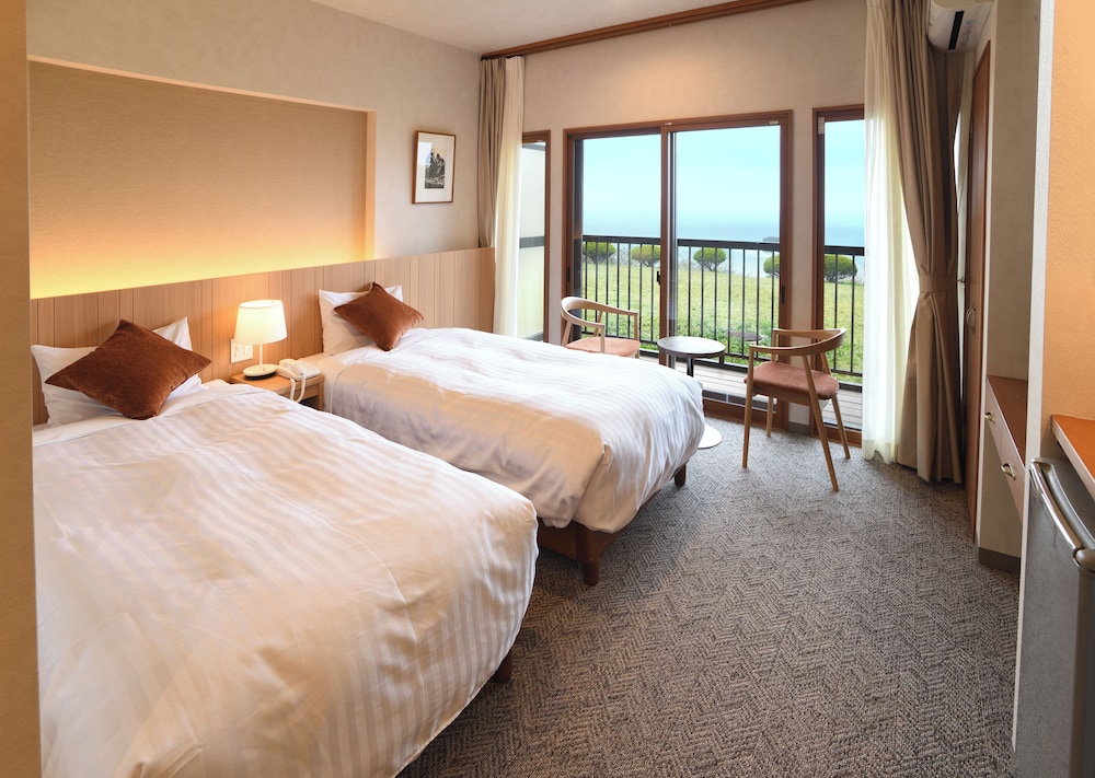 スタンダード ツインルーム 禁煙 シービュー 客室1 | SADO 二ツ亀ビューホテル