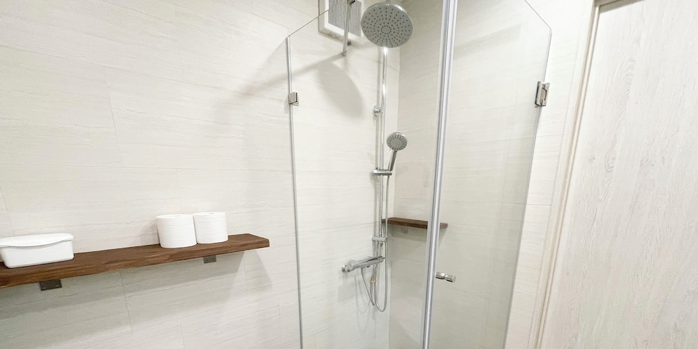 Villa A棟 バスルームのシャワー0 | VAMOS Villa 徳之島