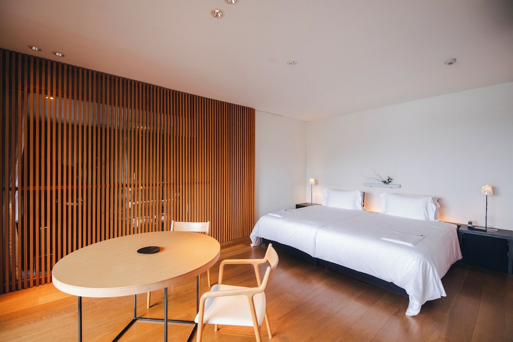 MORI SUITE 客室4 | 時地人 - JIJIJIN Matsuyama