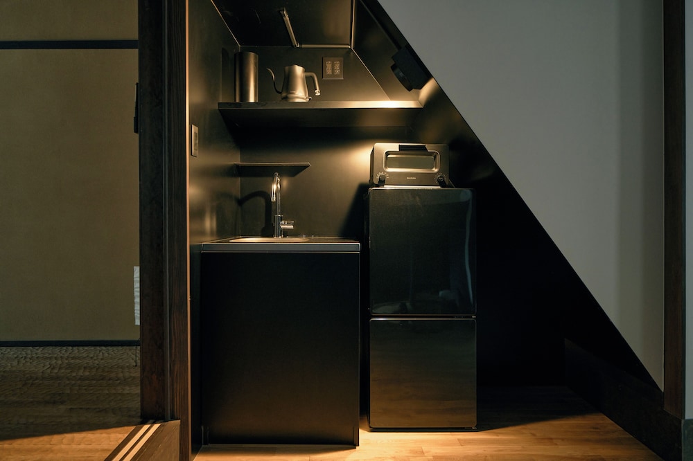 クラシック ヴィラ 2 ベッドルーム ガーデンビュー 専用キッチン0 | 宿ル KYOTO HANARE Shirotaki No Yado