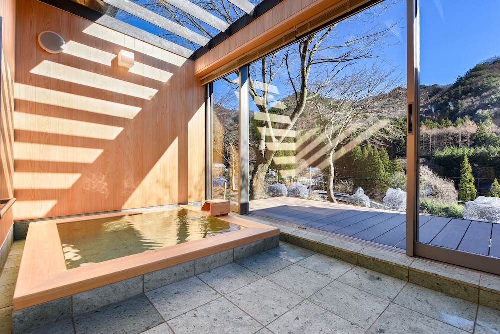 和室二間”そらの湯”半露天風呂付 バスルーム1 | 川場温泉 清流の里 錦綉山荘