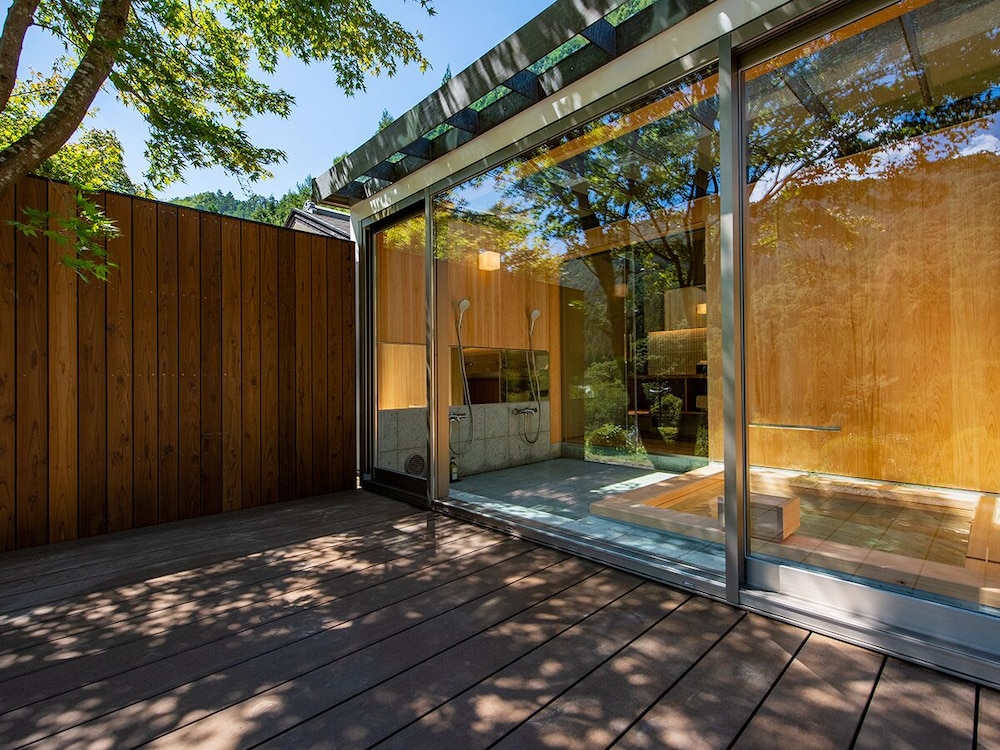 スーペリア和洋室”そらの湯”半露天風呂付 バスルーム3 | 川場温泉 清流の里 錦綉山荘