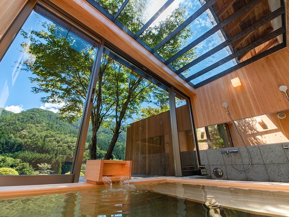 スーペリア和洋室”そらの湯”半露天風呂付 バスルーム0 | 川場温泉 清流の里 錦綉山荘