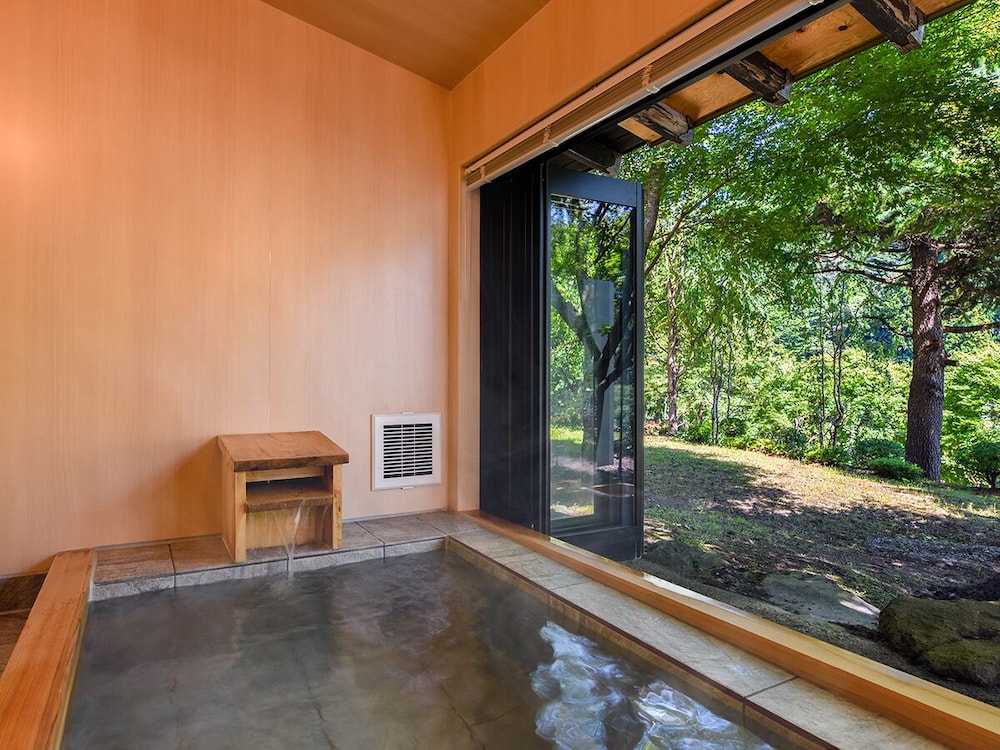 和室二間　半露天風呂付 バスルーム0 | 川場温泉 清流の里 錦綉山荘