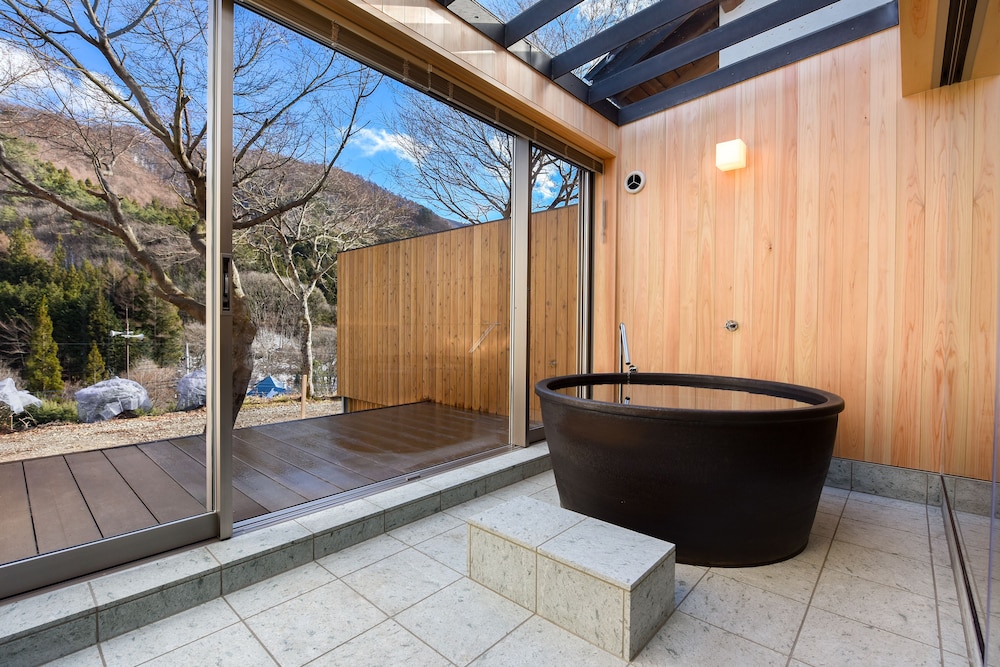 洋室ダブル”そらの湯”半露天風呂付 バスルーム3 | 川場温泉 清流の里 錦綉山荘