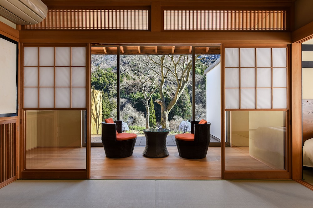 和室二間”そらの湯”半露天風呂付 客室5 | 川場温泉 清流の里 錦綉山荘