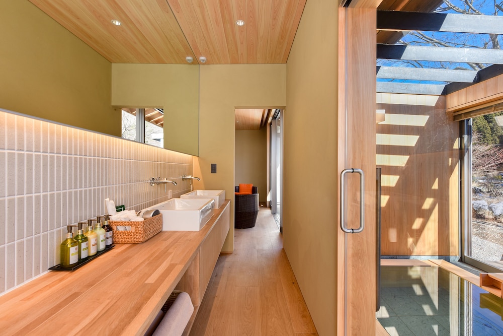 和室二間”そらの湯”半露天風呂付 客室6 | 川場温泉 清流の里 錦綉山荘