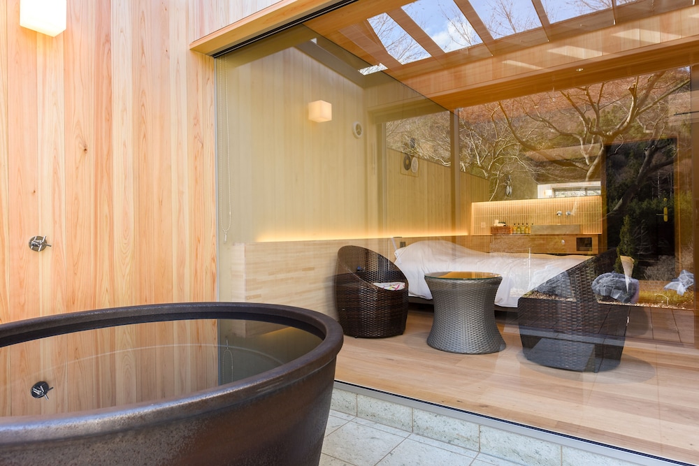 洋室ダブル”そらの湯”半露天風呂付 バスルーム0 | 川場温泉 清流の里 錦綉山荘