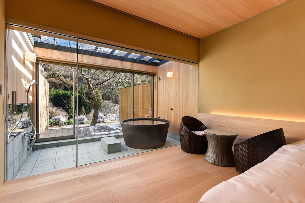 洋室ダブル”そらの湯”半露天風呂付 客室3 | 川場温泉 清流の里 錦綉山荘