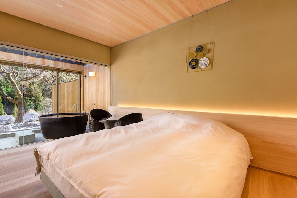 洋室ダブル”そらの湯”半露天風呂付 | 川場温泉 清流の里 錦綉山荘