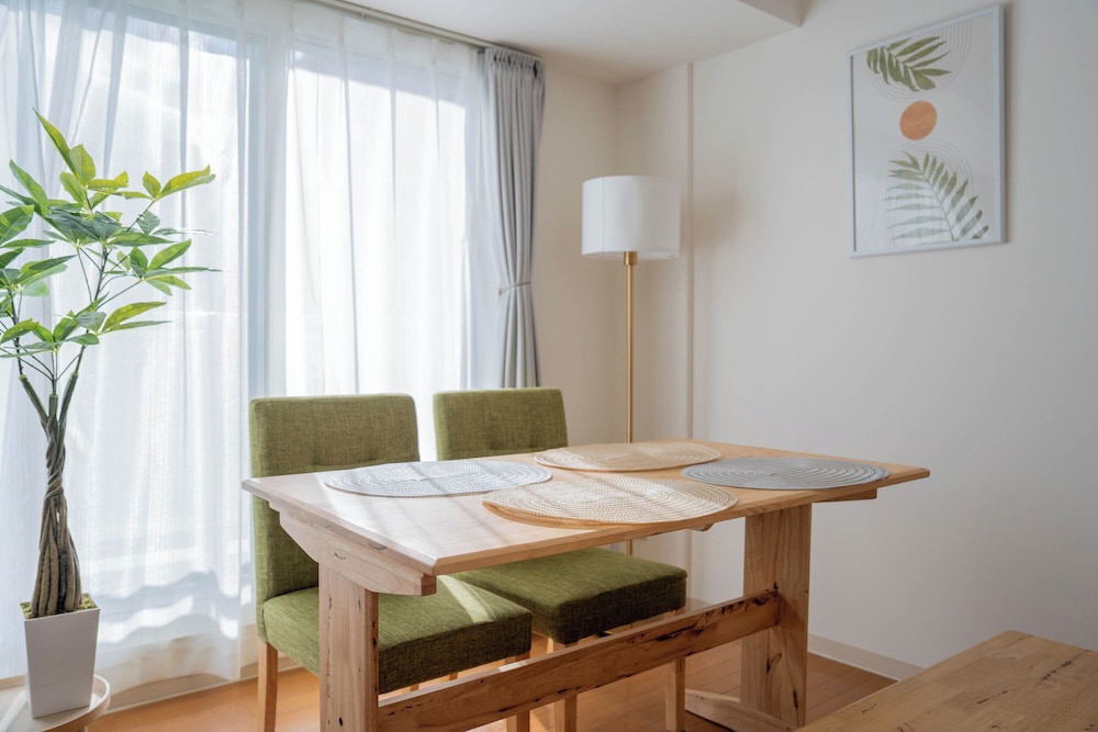 ファミリー スイート 客室内のダイニングエリア0 | Sapporo irios cozy inn