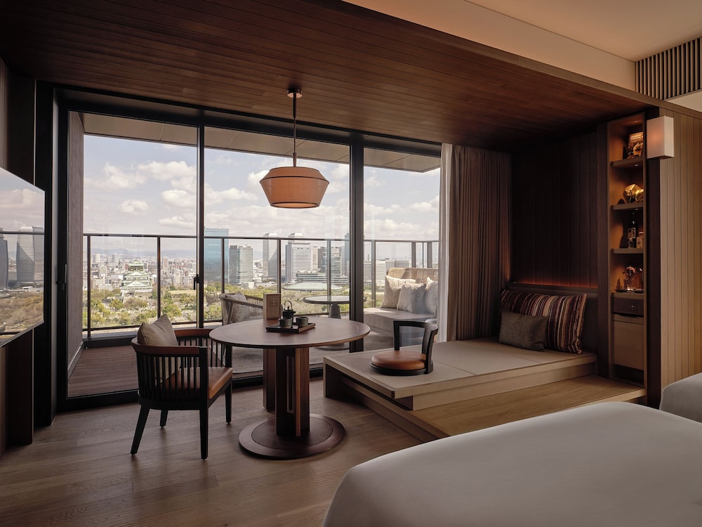 アーバン スイート キングベッド 1 台 大阪城ビュー 客室1 | パティーナ大阪