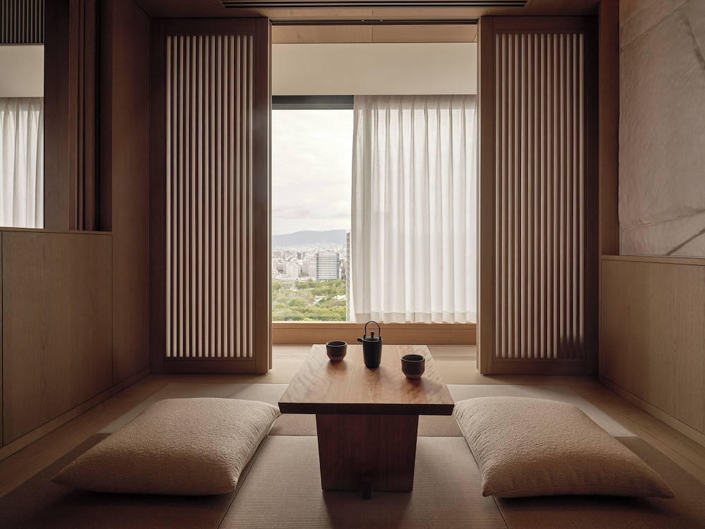 アーバン スイート キングベッド 1 台 大阪城ビュー 客室2 | パティーナ大阪