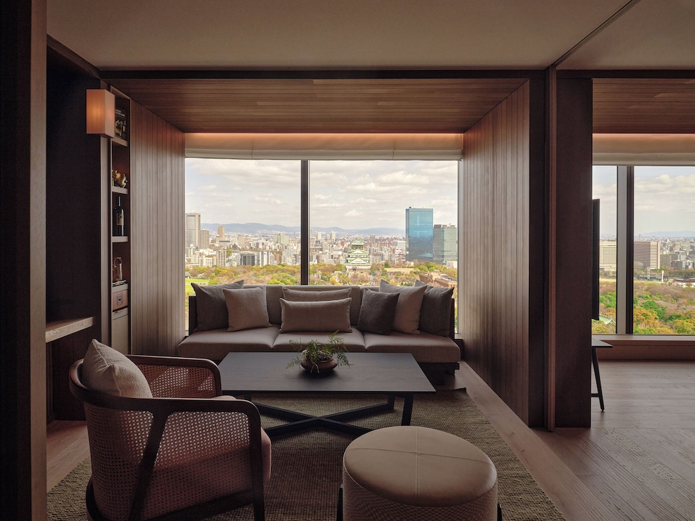 デラックス スイート キングベッド 1 台 シティビュー 客室5 | パティーナ大阪