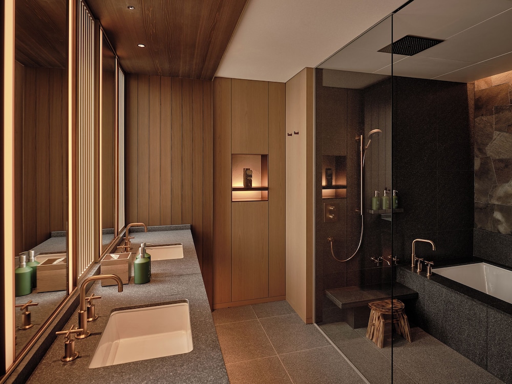 アーバン スイート キングベッド 1 台 大阪城ビュー バスルーム0 | パティーナ大阪