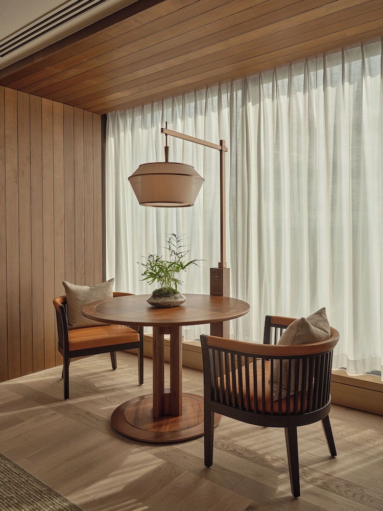 ジュニア スイート キングベッド 1 台 大阪城ビュー 客室3 | パティーナ大阪