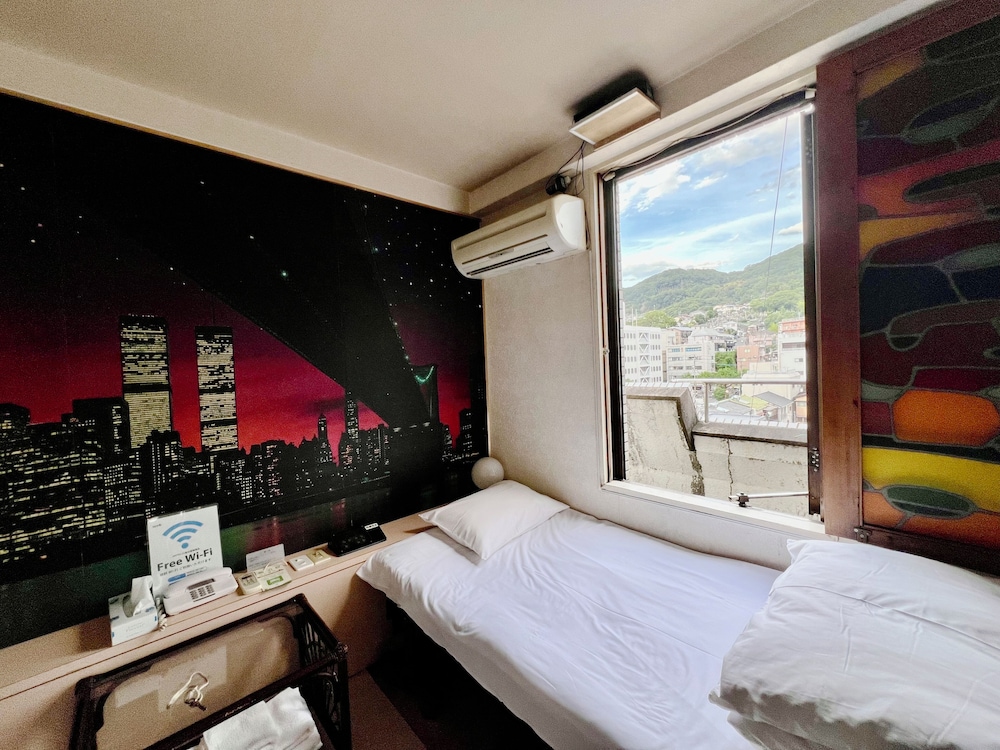 エコノミー ダブルまたはツインルーム 専用バスルーム 客室2 | HOTEL 21