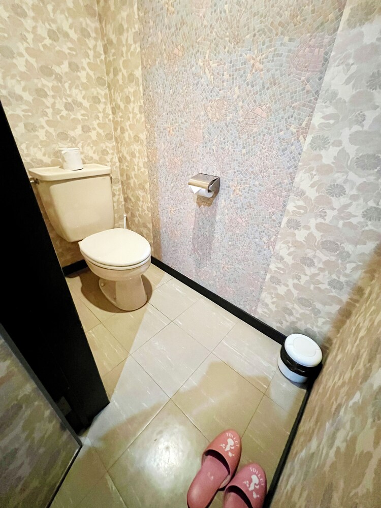 エコノミー ダブルルーム ダブルベッド 1 台 禁煙 専用バスルーム バスルーム6 | HOTEL 21