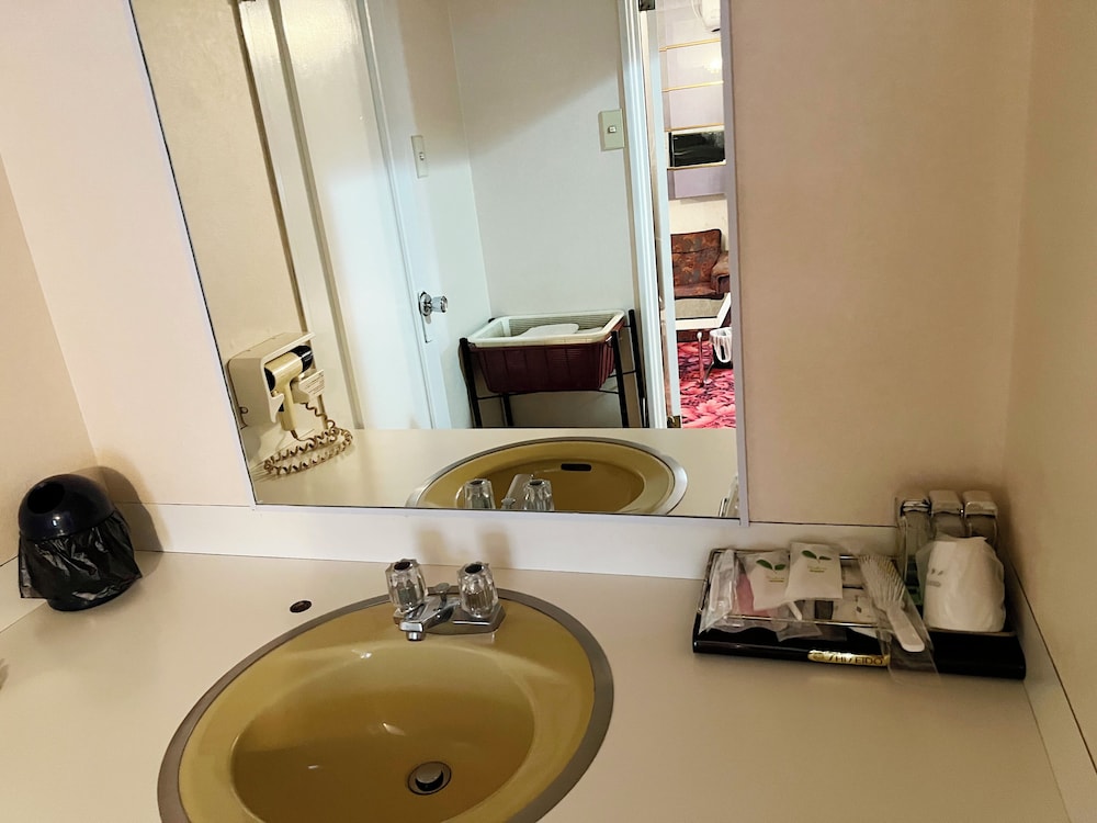 エコノミー トリプルルーム ベッド (複数台) 禁煙 専用バスルーム バスルーム3 | HOTEL 21