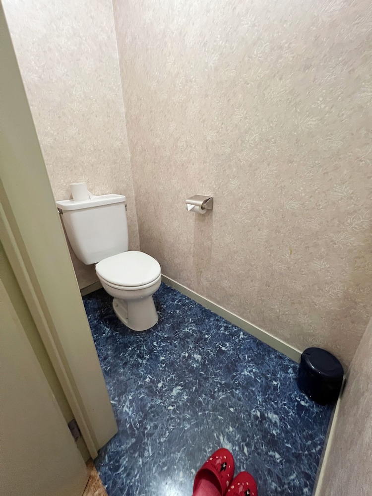 エコノミー ダブルルーム ダブルベッド 1 台 禁煙 専用バスルーム バスルーム2 | HOTEL 21
