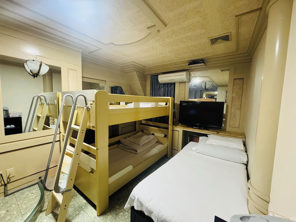 エコノミー 4 人部屋 ベッド (複数台) 禁煙 専用バスルーム 客室8 | HOTEL 21
