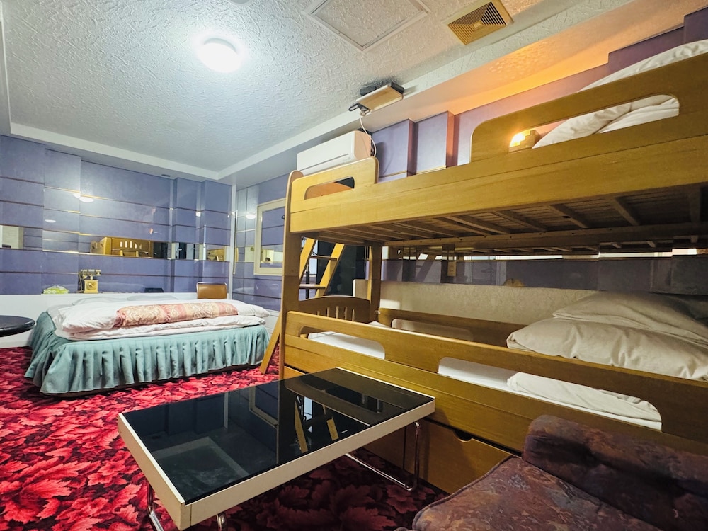エコノミー ダブルルーム ダブルベッド 1 台 禁煙 専用バスルーム 客室8 | HOTEL 21