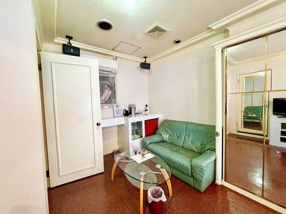 エコノミー ダブルルーム ダブルベッド 1 台 禁煙 専用バスルーム 客室5 | HOTEL 21