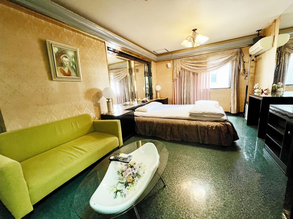 エコノミー ダブルルーム ダブルベッド 1 台 禁煙 専用バスルーム | HOTEL 21