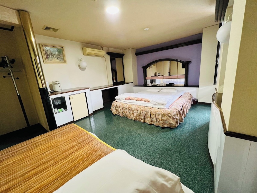 エコノミー ダブルルーム ダブルベッド 1 台 禁煙 専用バスルーム 客室7 | HOTEL 21