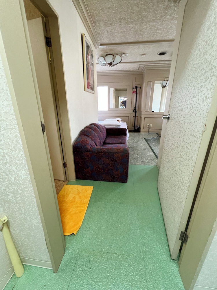 エコノミー 4 人部屋 ベッド (複数台) 禁煙 専用バスルーム 客室6 | HOTEL 21