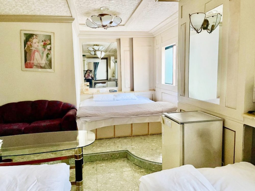 エコノミー 4 人部屋 ベッド (複数台) 禁煙 専用バスルーム 客室5 | HOTEL 21