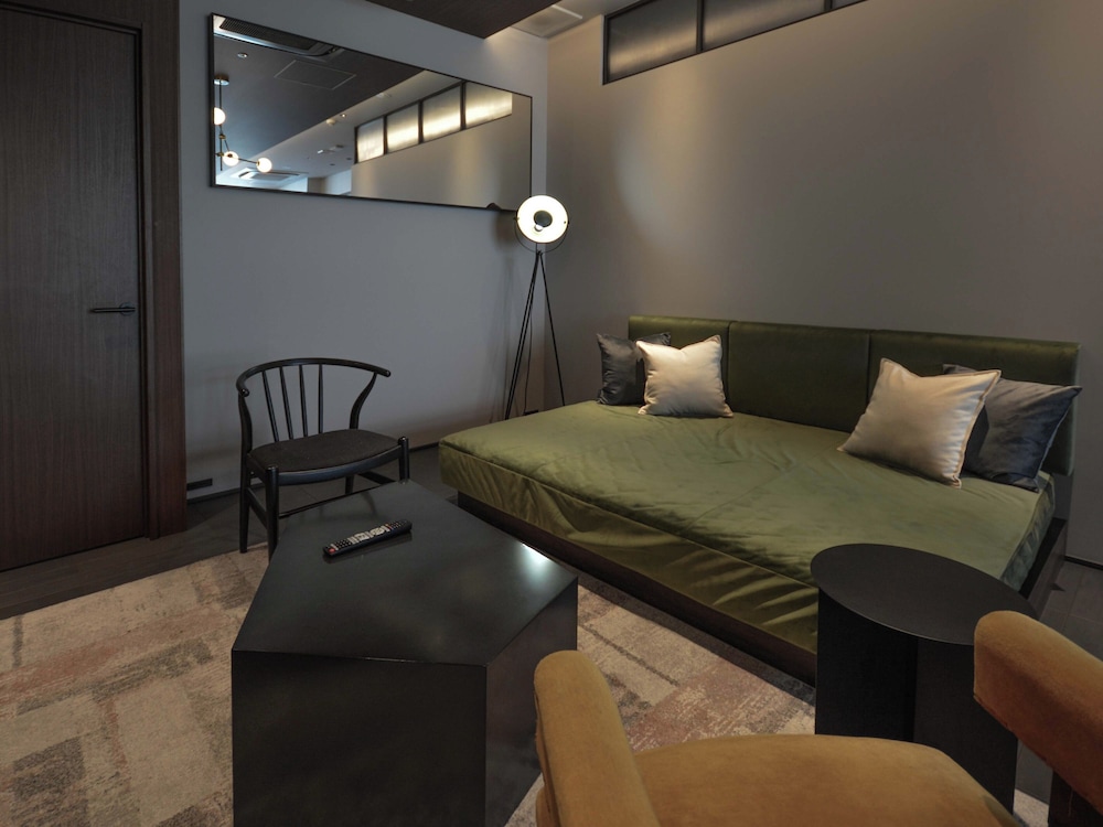 スーペリア スタジオスイート リビング エリア5 | illi Gran Azabujuban